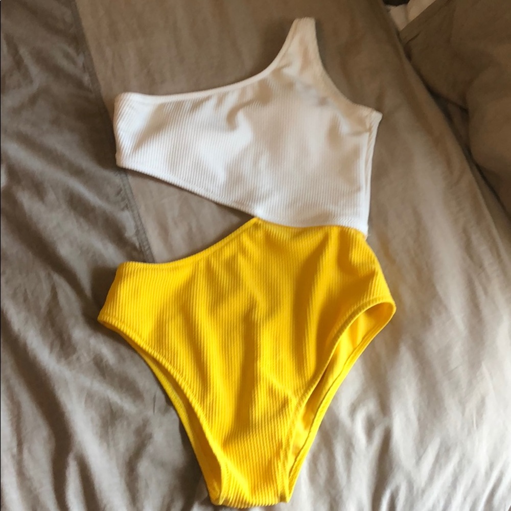Swim suit